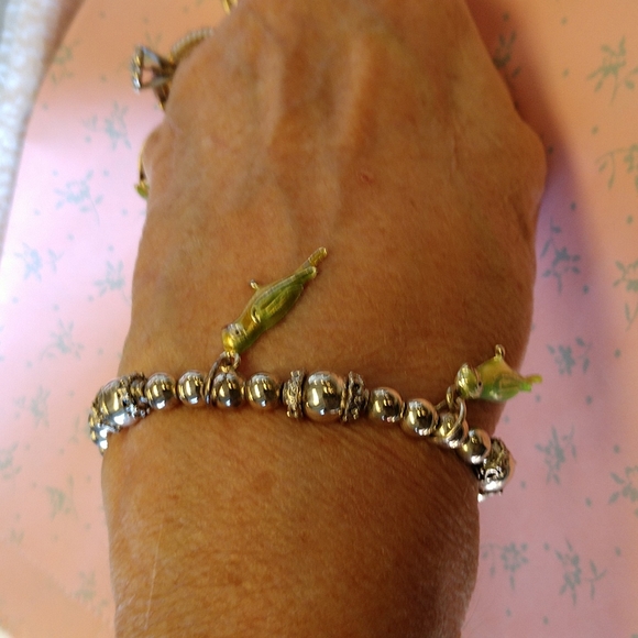 NEW Bird Charm Bracelet with Silver Beads Stretch Cord Handmade by Jackie NWT - Picture 6 of 8